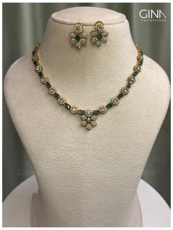 Emerald Florets Garland Necklace