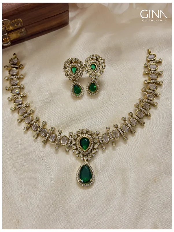 Emerald Teardrop with AD Stones Neck Set