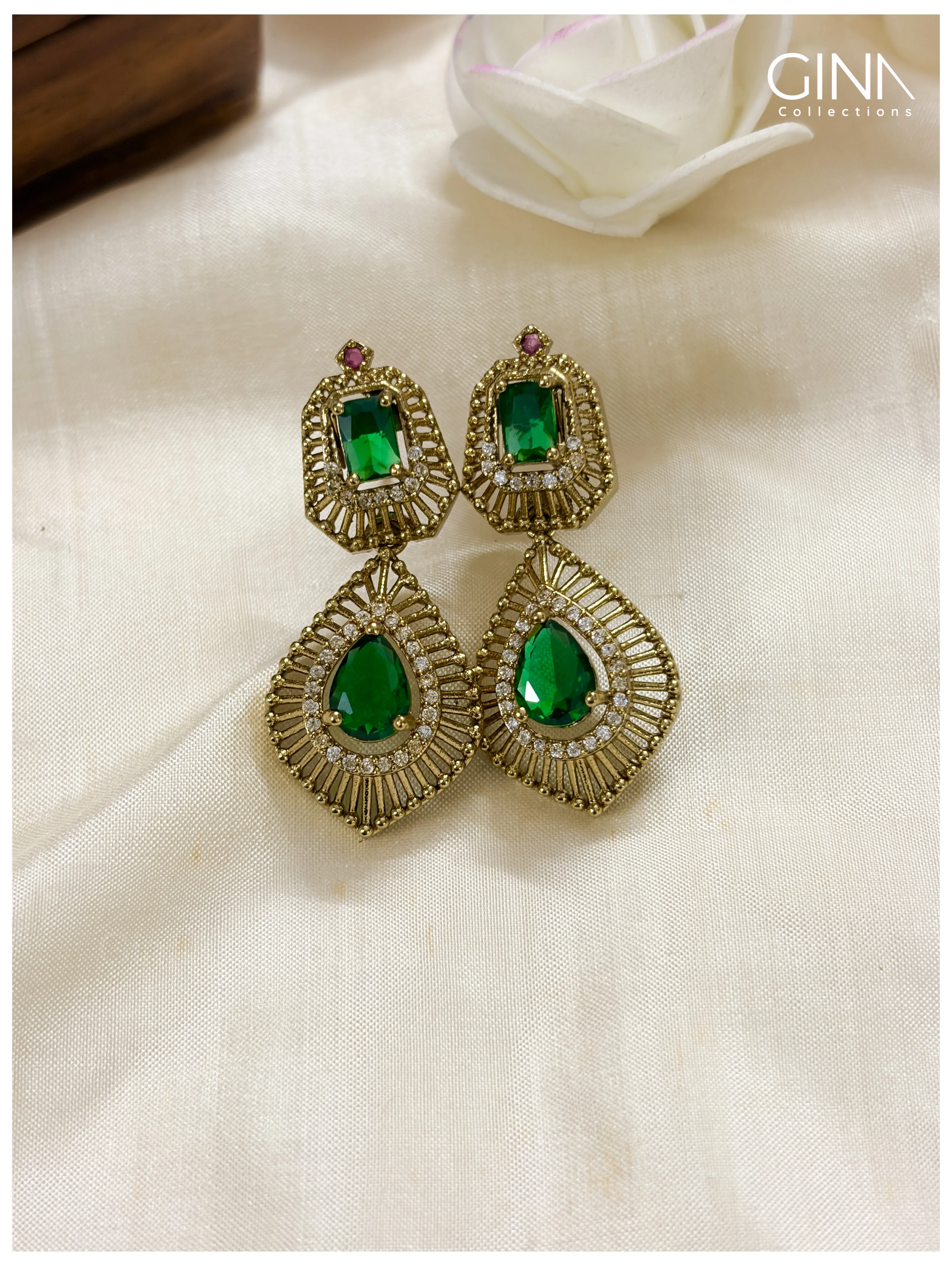 Victorian Emerald Heritage Necklace Alternative View