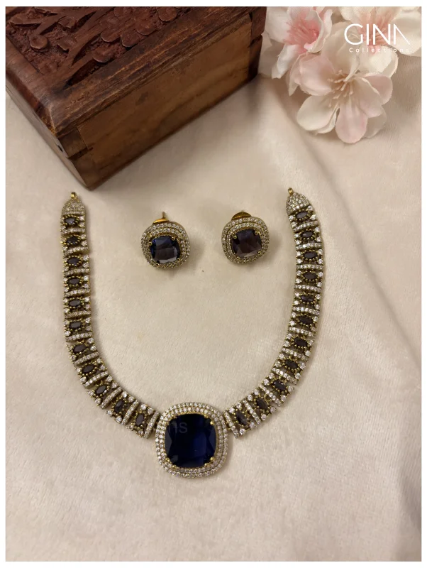 Square-Purple-Pendant-Choker-cum-Necklace