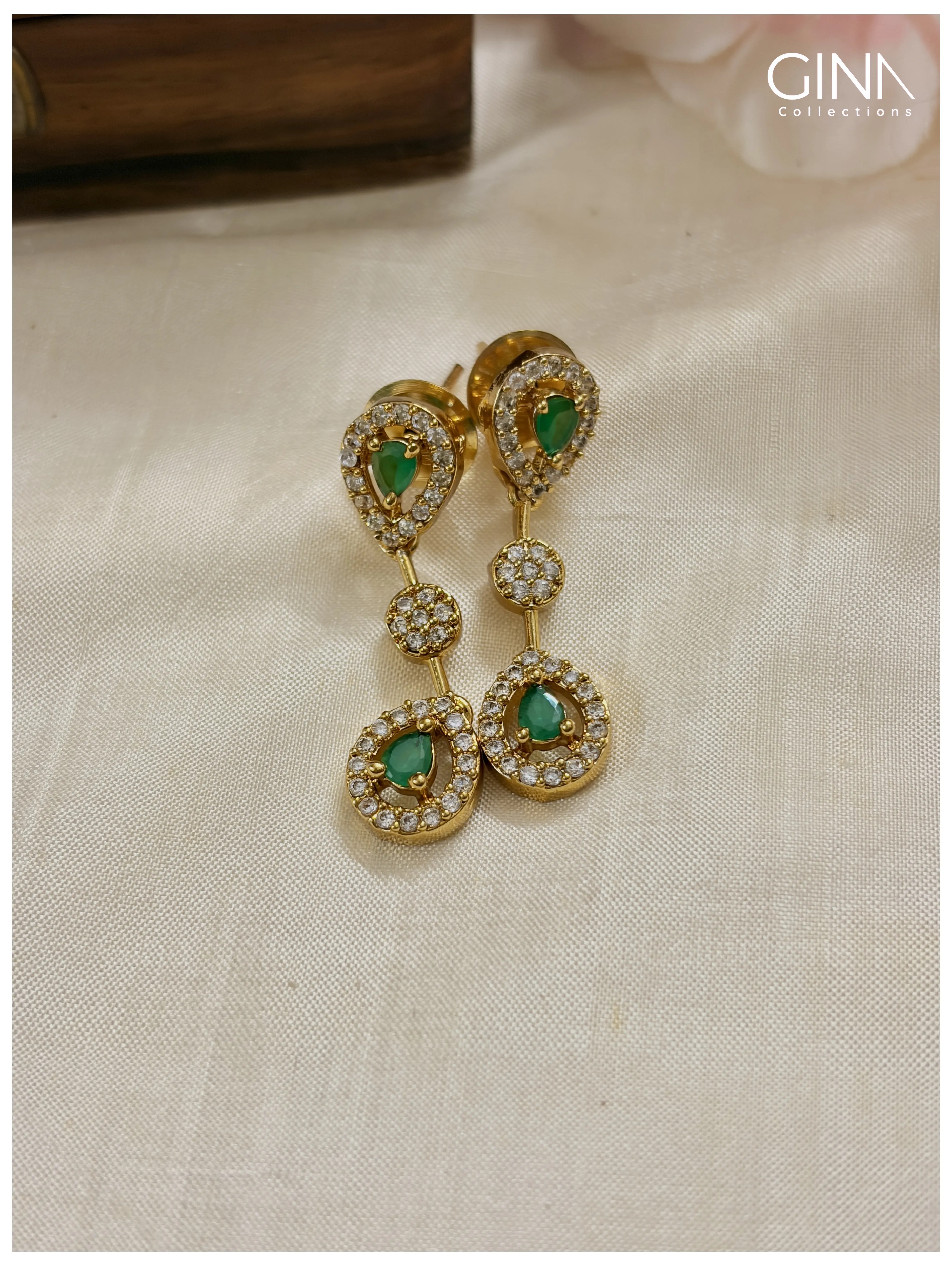 Double Layered Emerald Tear Drop Necklace Set Alternative View