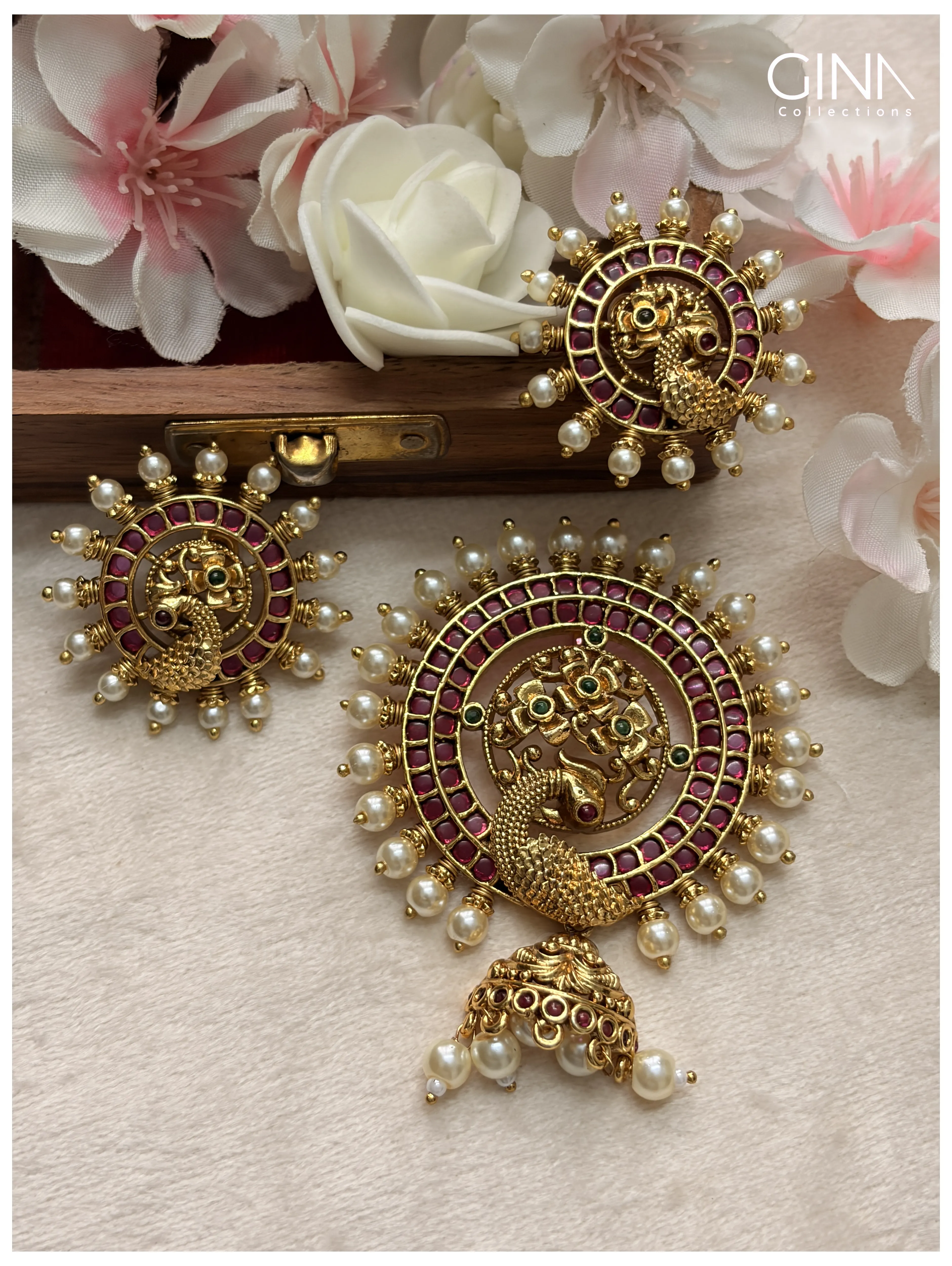 Mayura Kemp Pendant & Earrings Alternative View